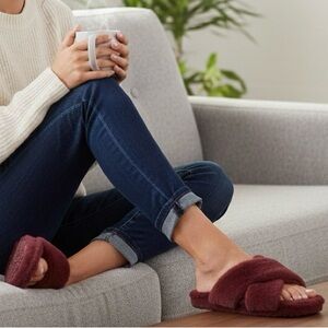 Magellan Outdoors Maroon Faux Fur Slippers